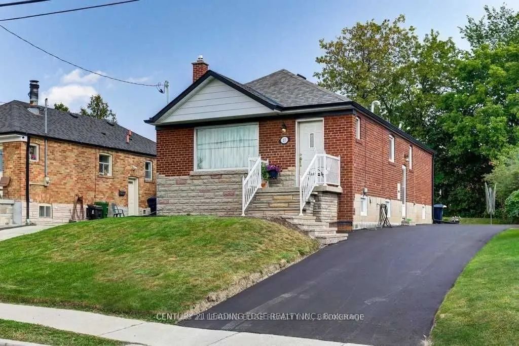 27 Ionview Drive Main, Toronto E04