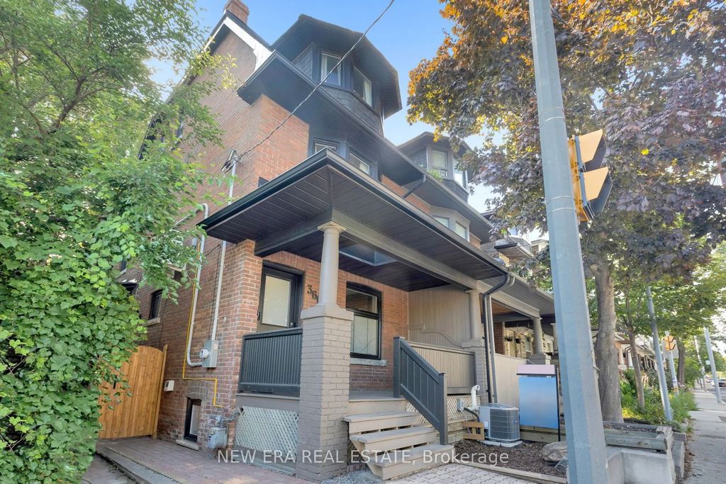 360 Woodbine Avenue, Toronto E02