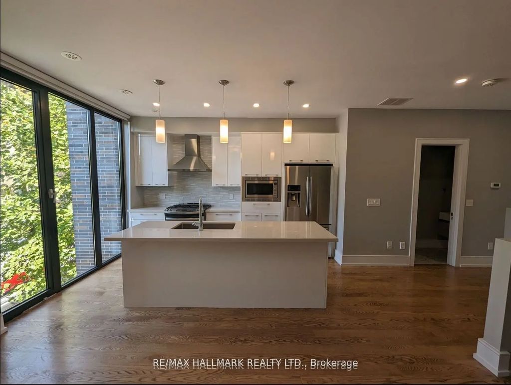 75 Saulter Street, Toronto E01