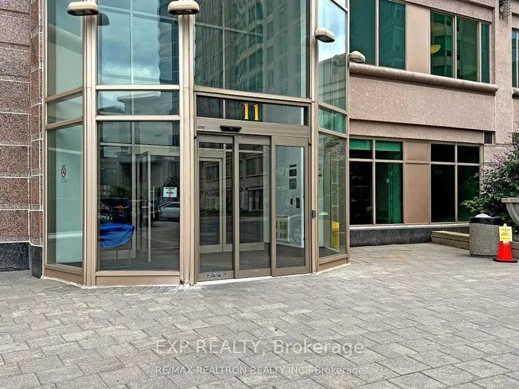 11 Lee Centre Drive 702, Toronto E09