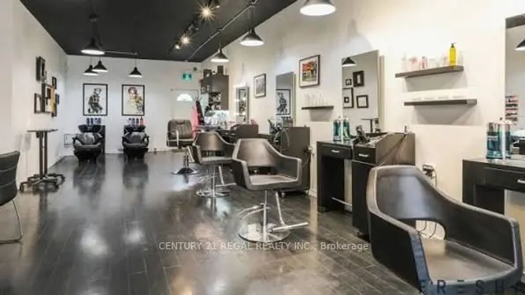 1173 Queen Street E, Toronto E01