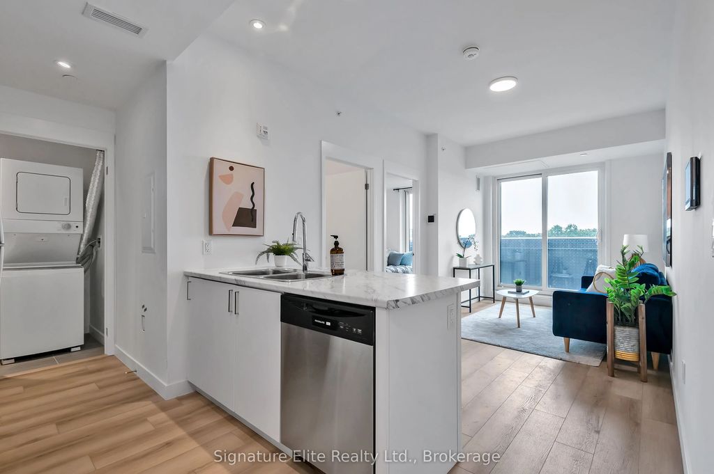 2382 Kingston Road 403, Toronto E06