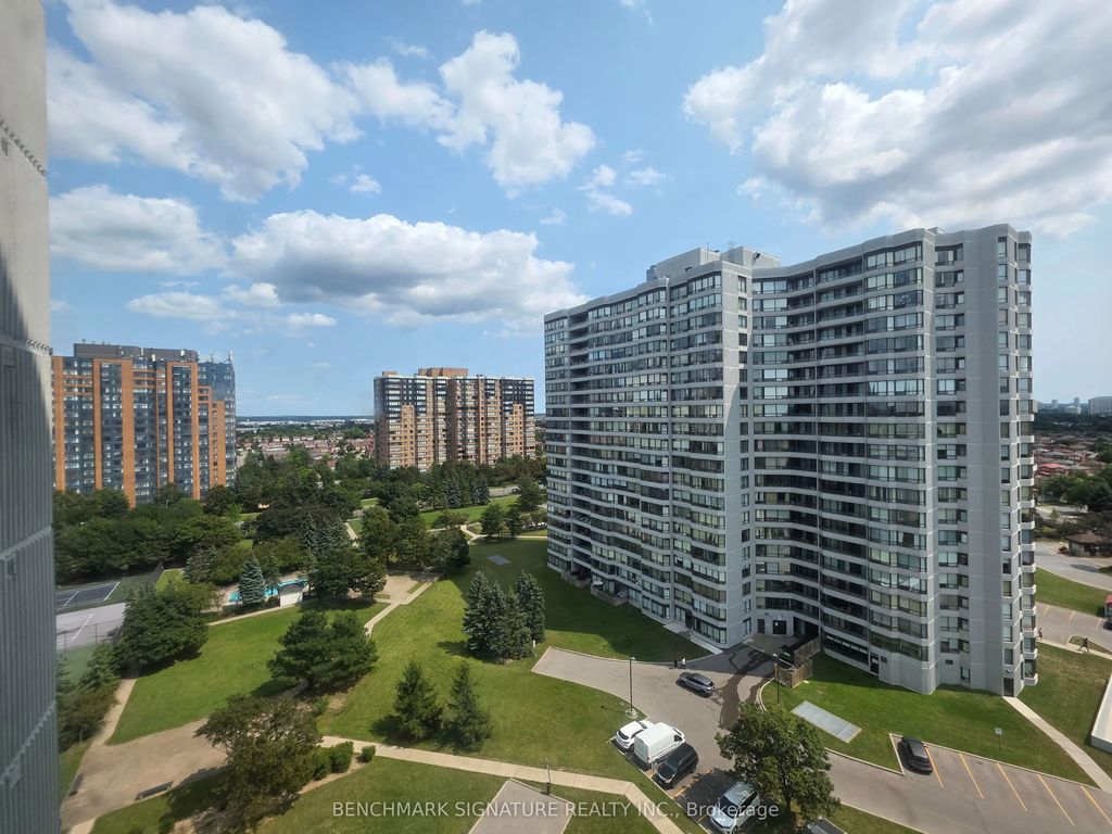 300 Alton Towers Circle 1409, Toronto E07