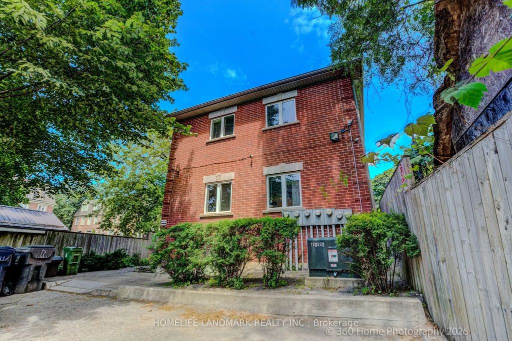 736 Kingston Road 3, Toronto E02