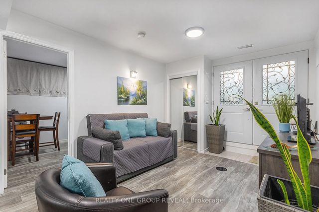 524 Simcoe Street S Lower, Oshawa