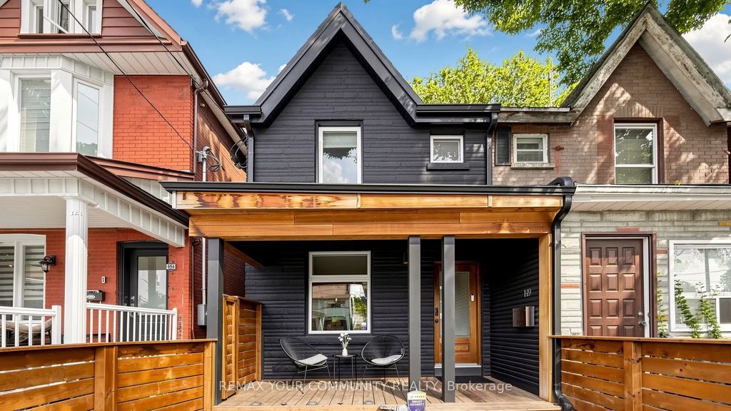 149 Jones Avenue N, Toronto E01