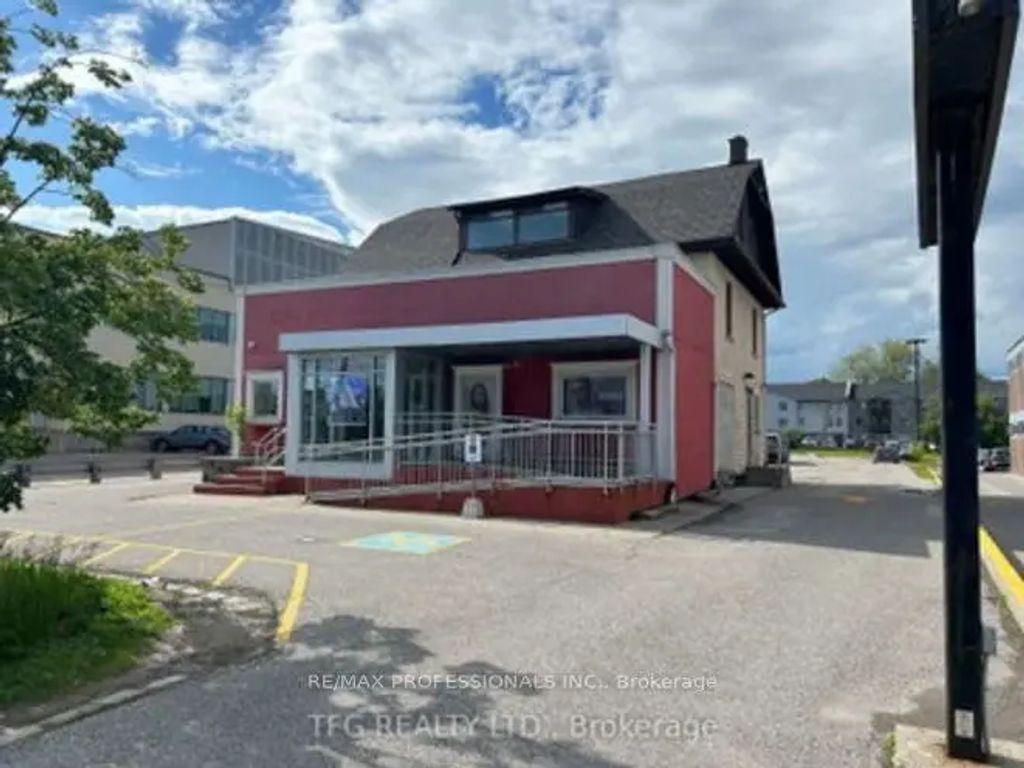 306 King Street W, Oshawa