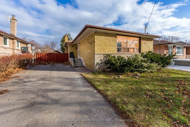 70 Clementine Square Bsmnt, Toronto E09