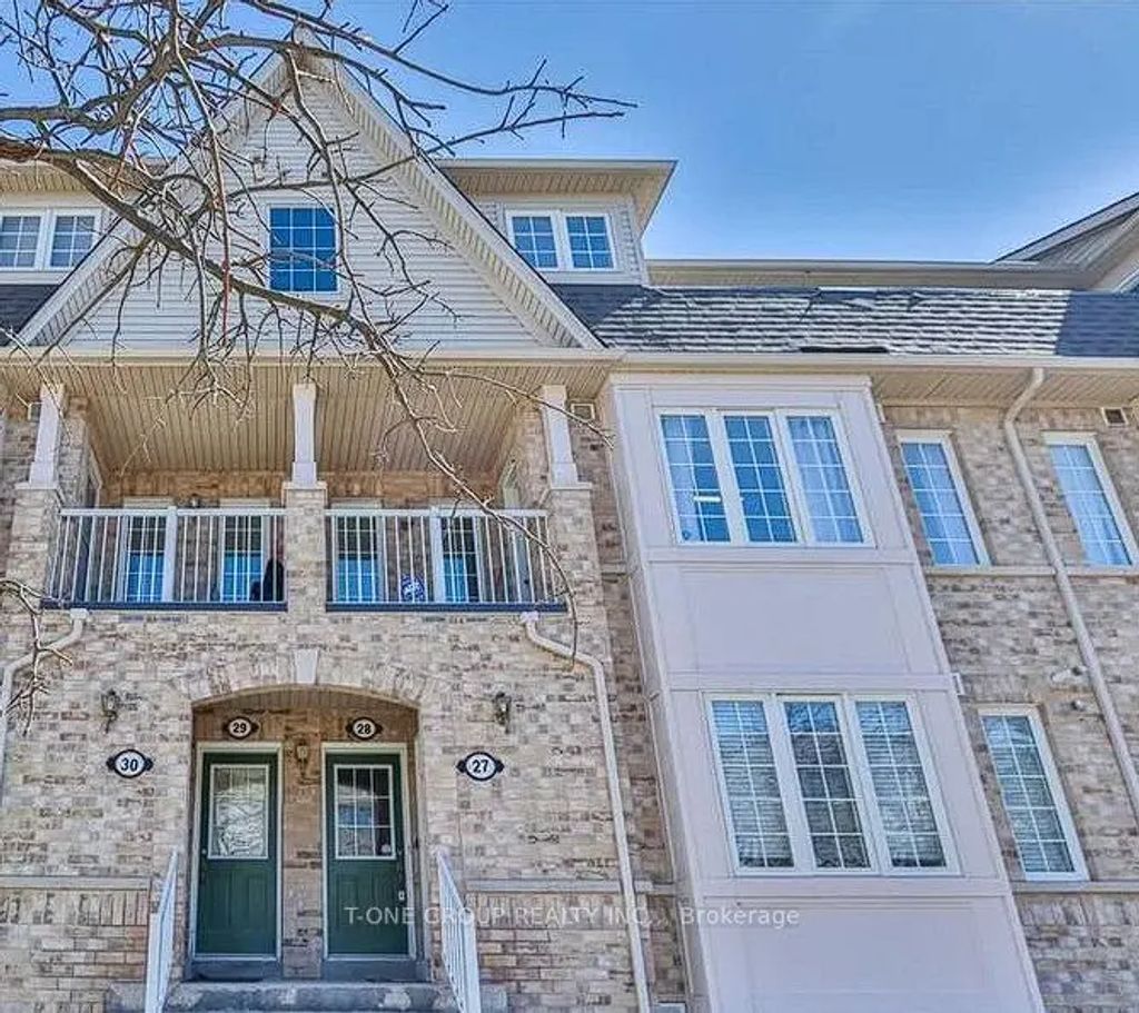 42 Pinery Trail 27, Toronto E11