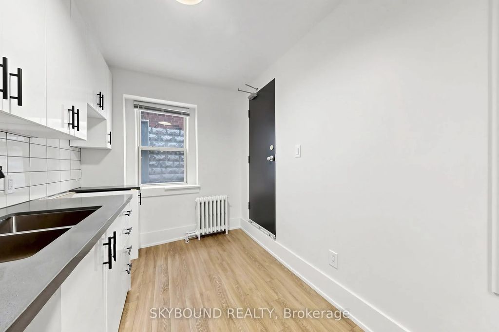 1165 Kingston Road 11, Toronto E06