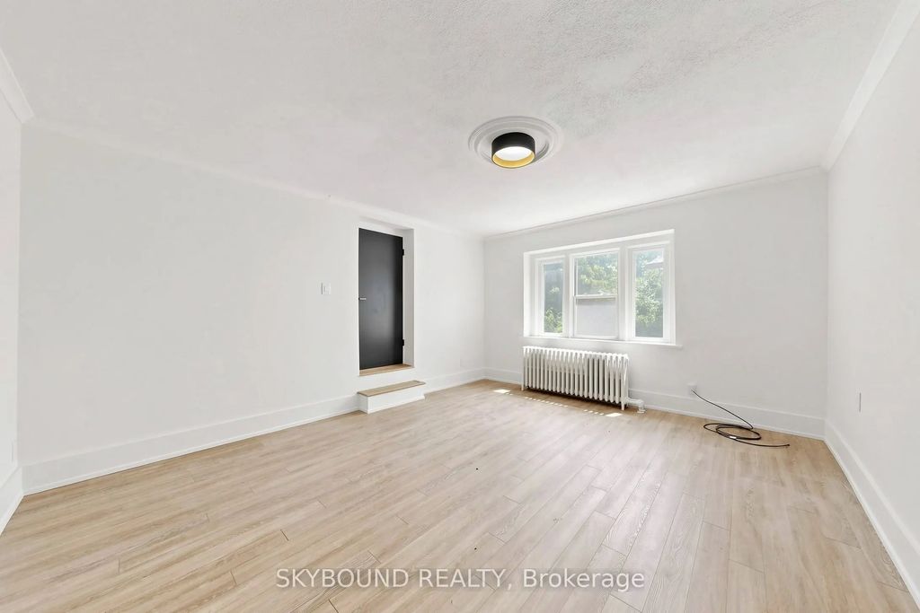 1165 Kingston Road 15, Toronto E06