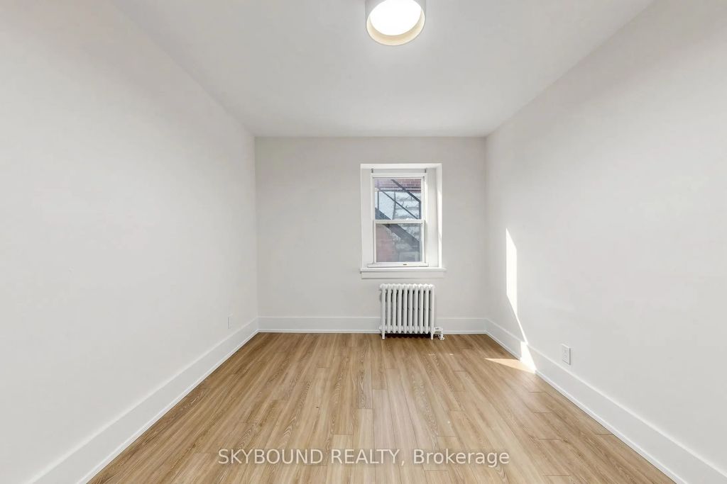 1165 Kingston Road 16, Toronto E06
