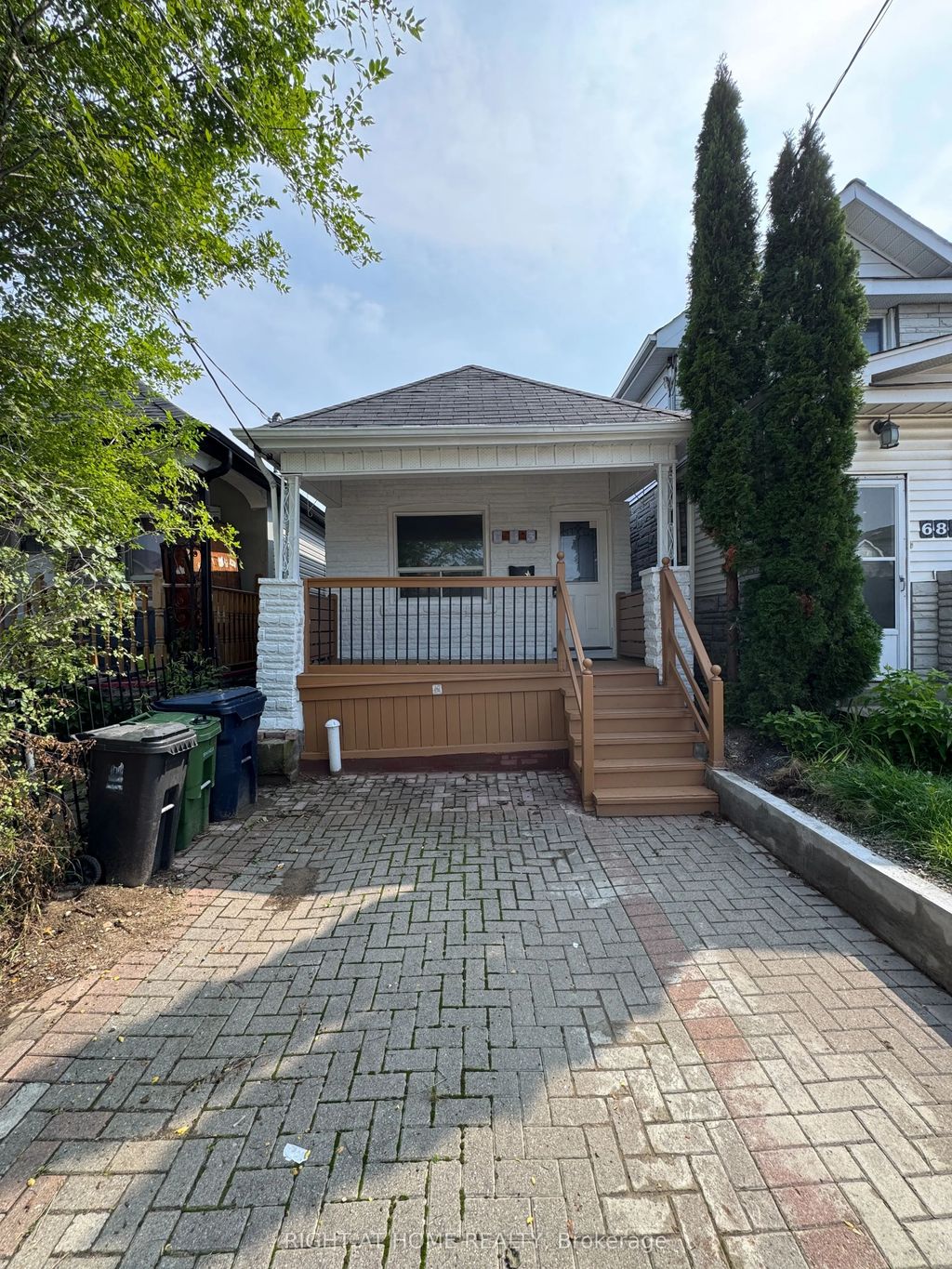 683 Mortimer Avenue, Toronto E03