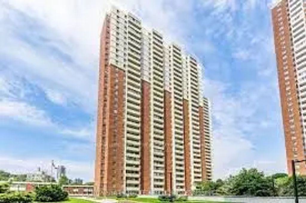 1 Massey Square 1803, Toronto E03