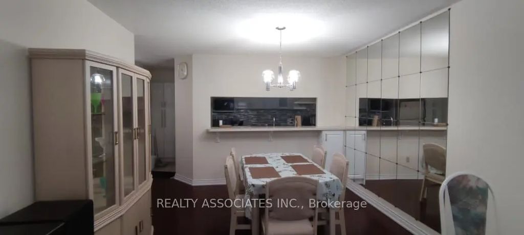 330 Alton Towers Circle 1903, Toronto E07
