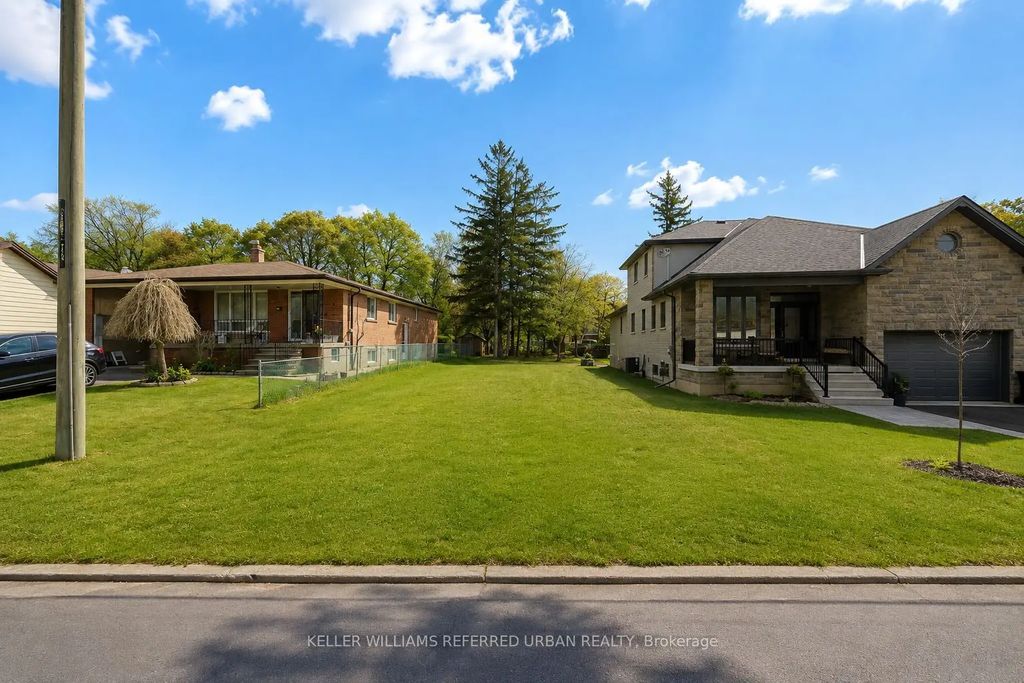 33 Andrew Avenue, Toronto E08