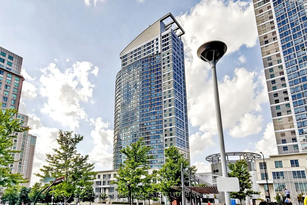 36 Lee Centre Drive 1801, Toronto E09