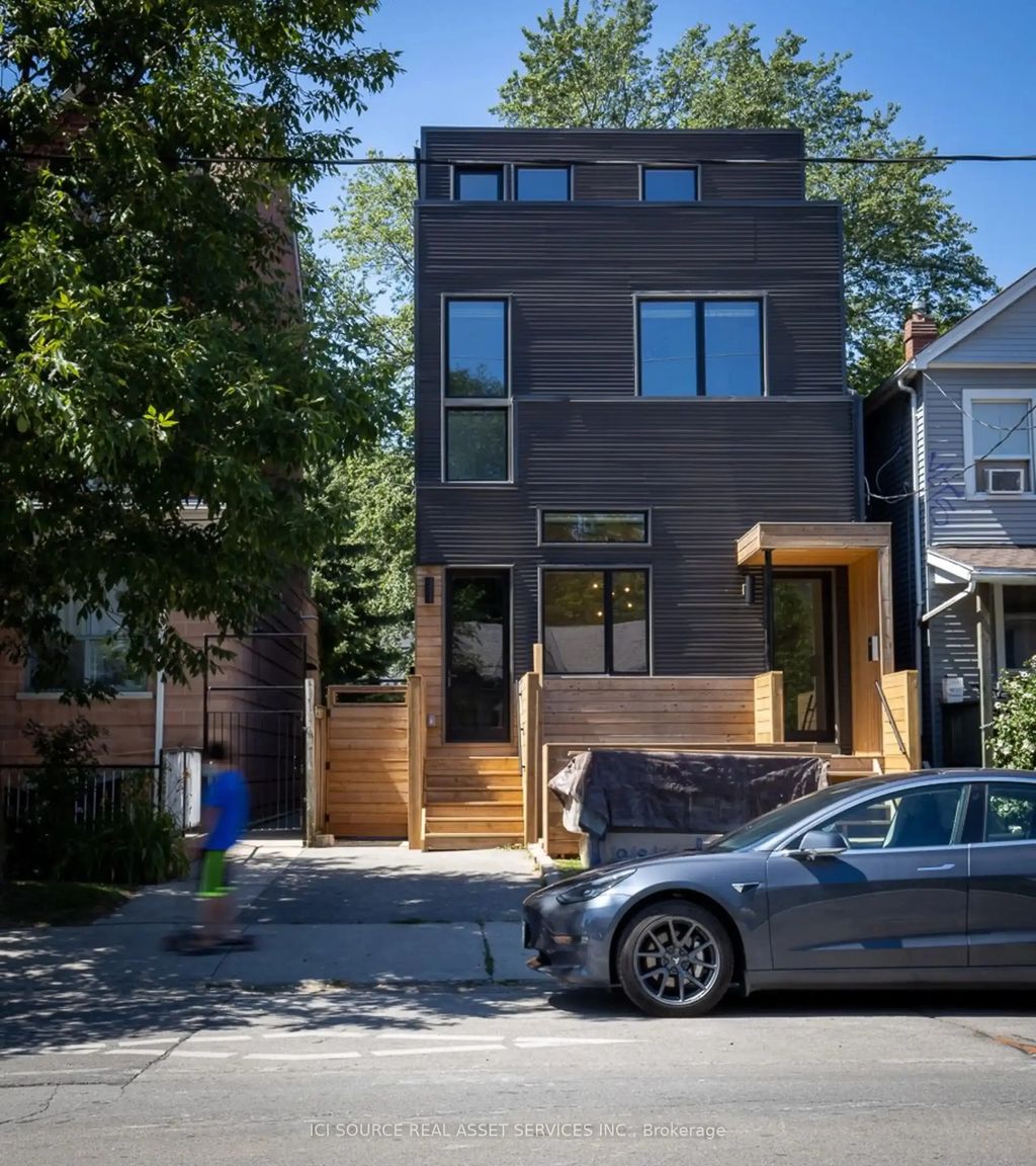 56 Jones Avenue A, Toronto E01