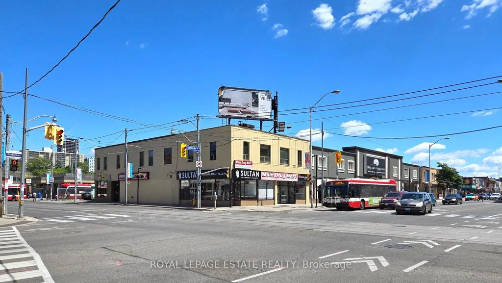 2558 Danforth Avenue, Toronto E02