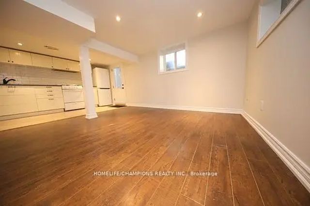 1444 Dundas Street E, Toronto E01