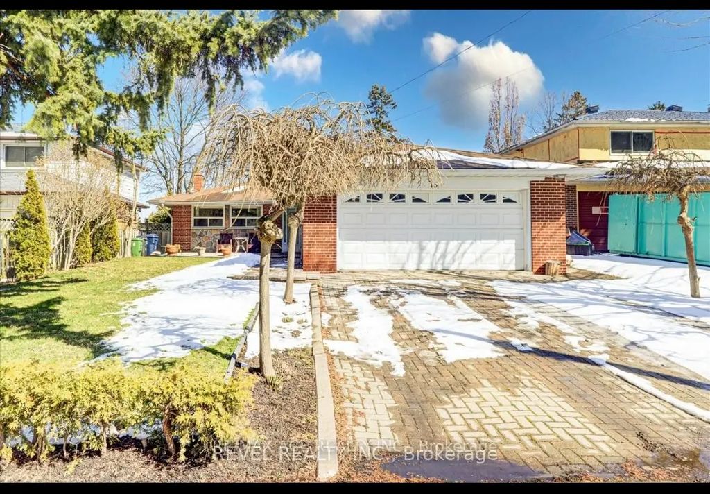 15 Strandhill Road Main, Toronto E09