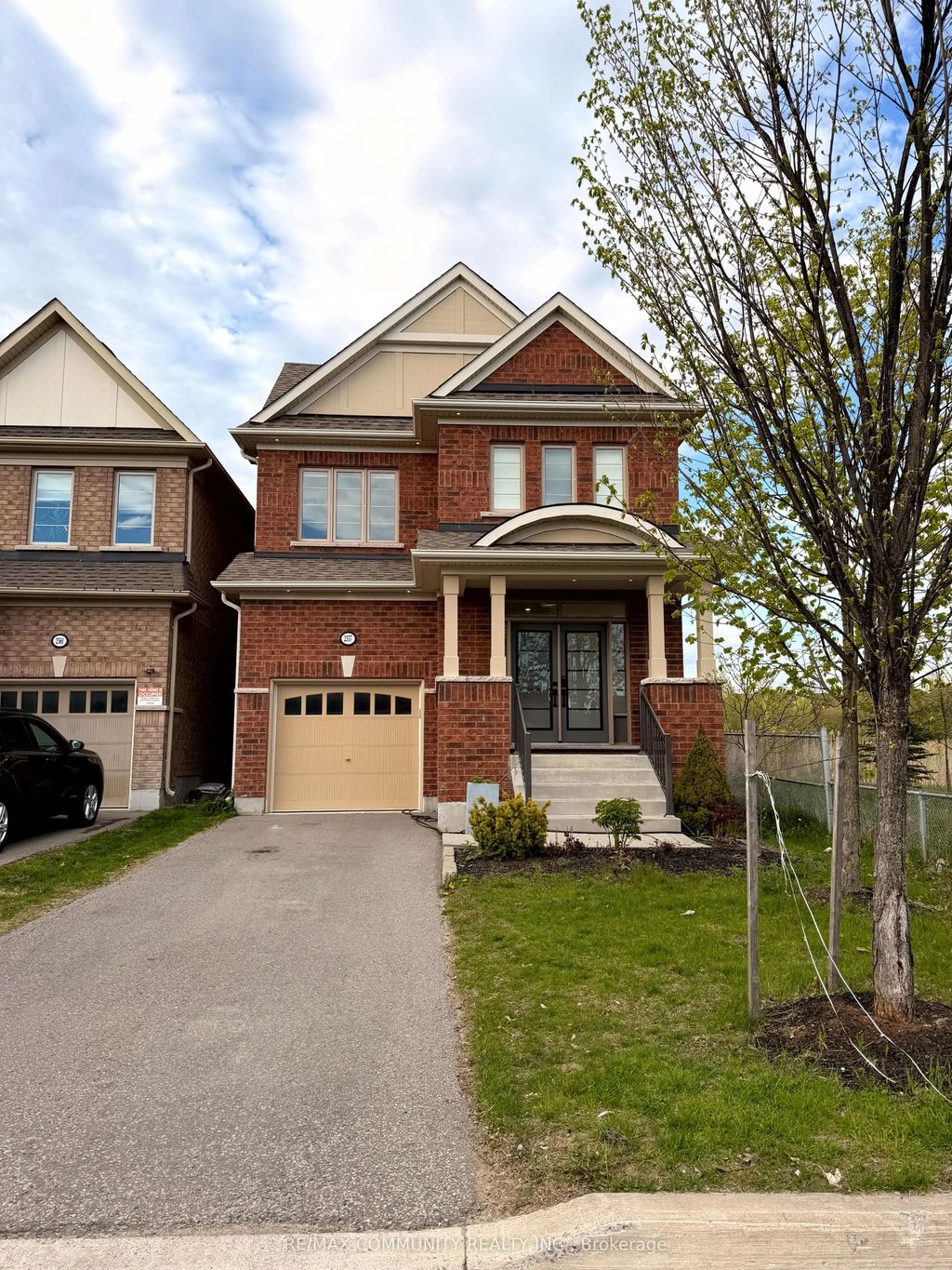 2557 Bandsman Crescent, Oshawa
