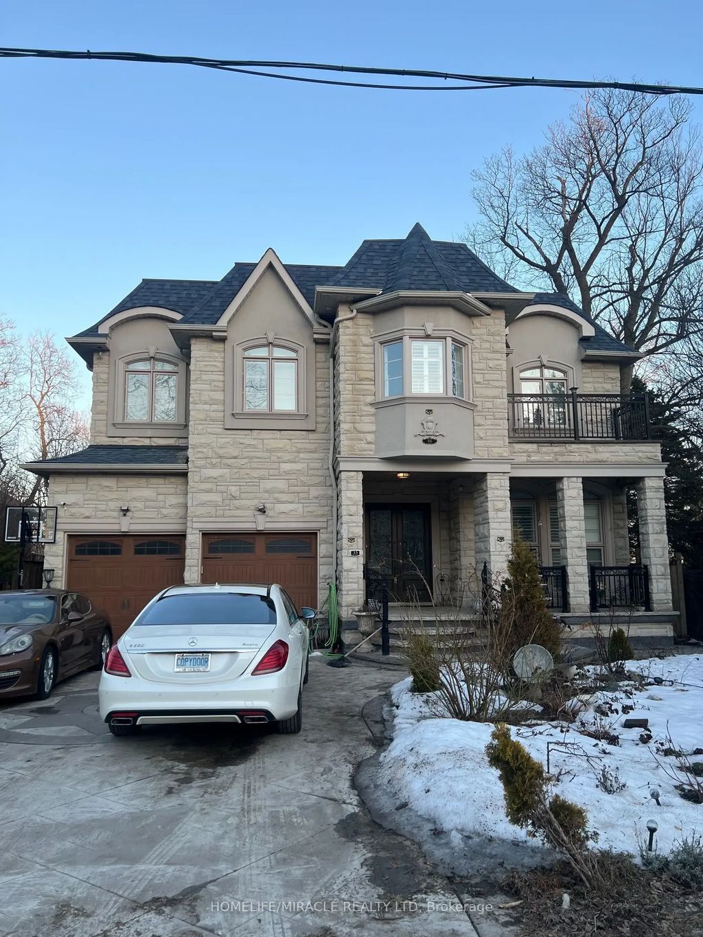 35 Drake Crescent, Toronto E08