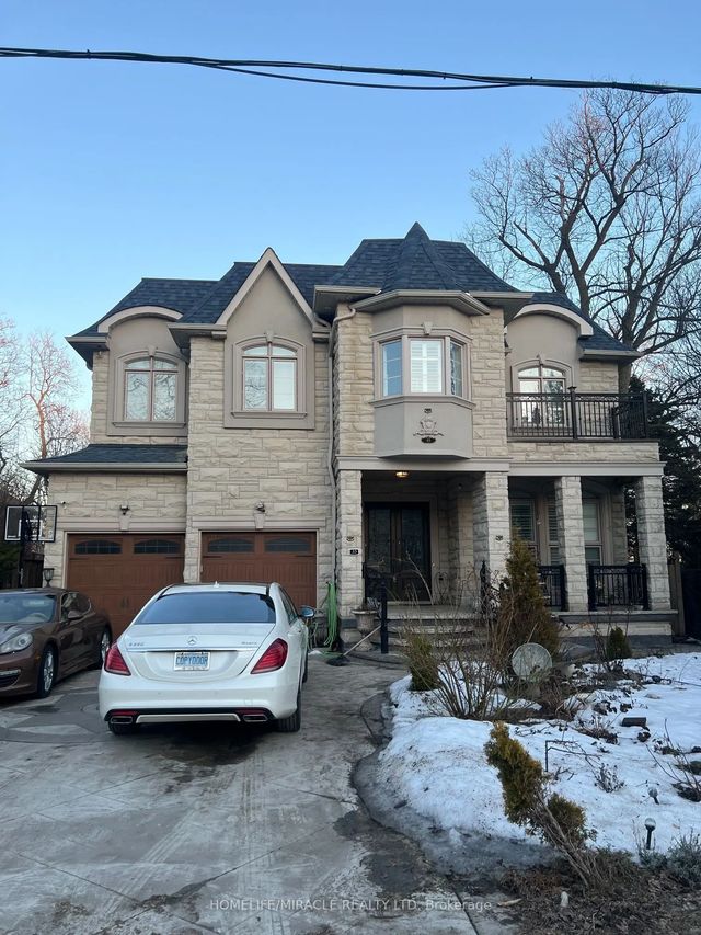 35 Drake Crescent, Toronto E08