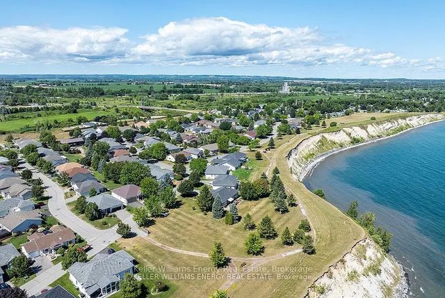 8 Hinkley Trail, Clarington