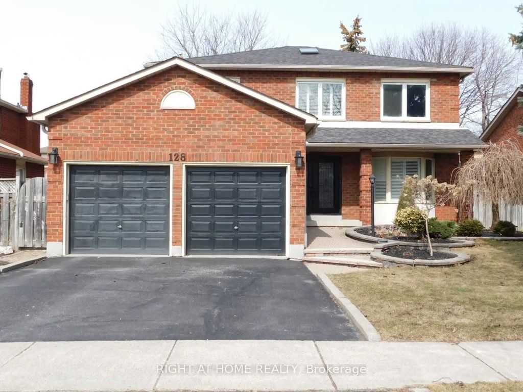 128 William Stephenson Drive, Whitby