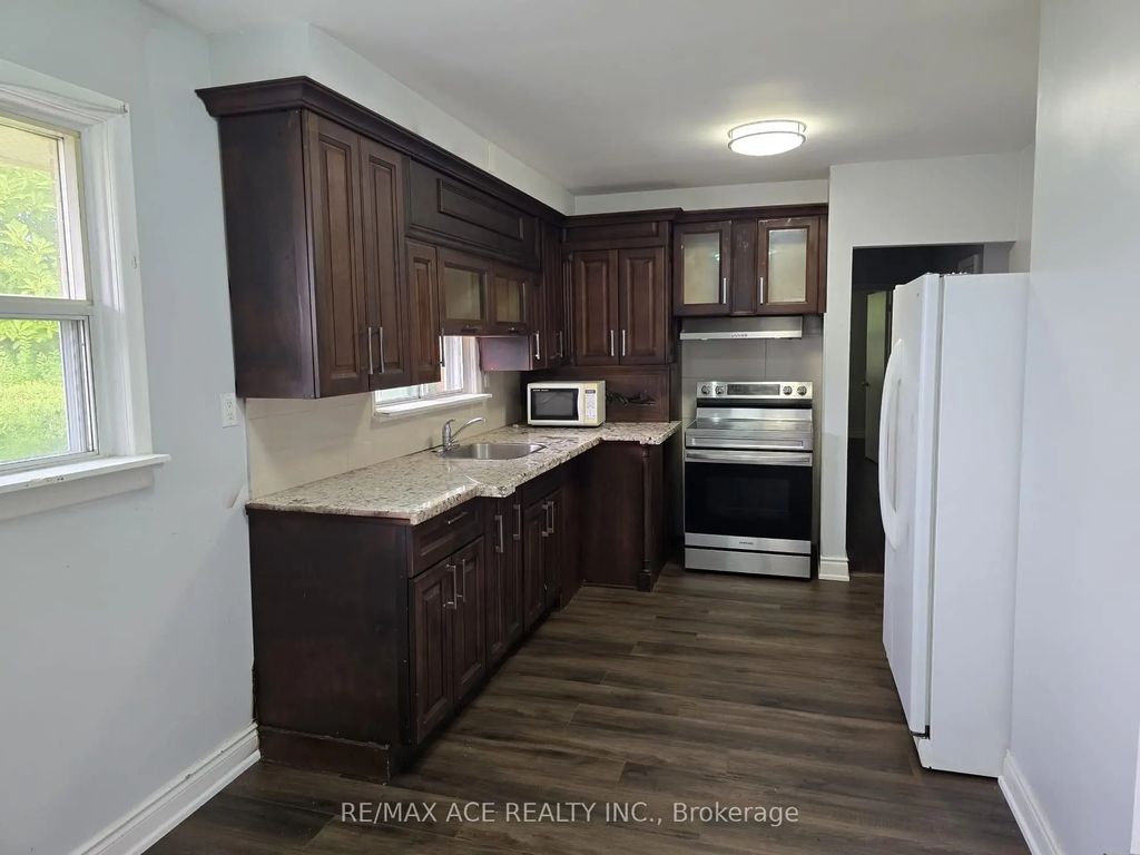 55 Brenda Crescent, Toronto E04