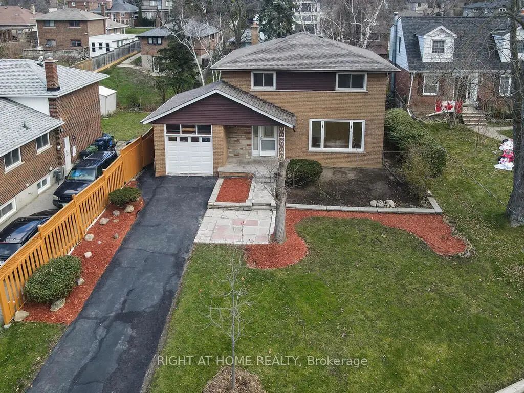 9 Allister Avenue, Toronto E08