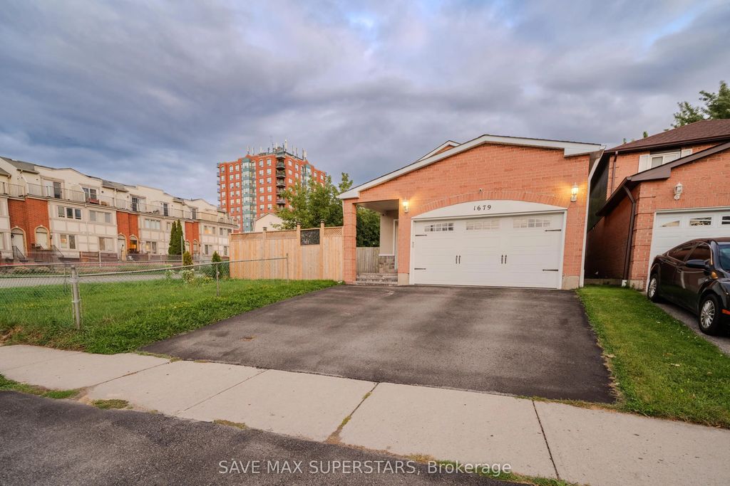 1679 Portland Court, Pickering