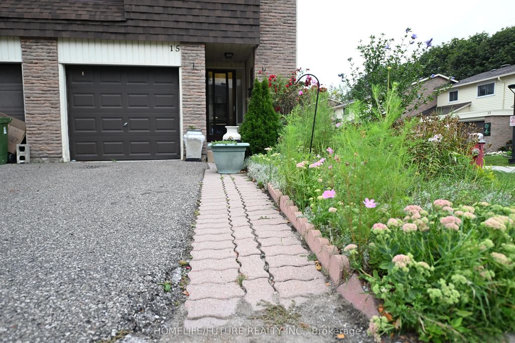 351 Military Trail 15, Toronto E09