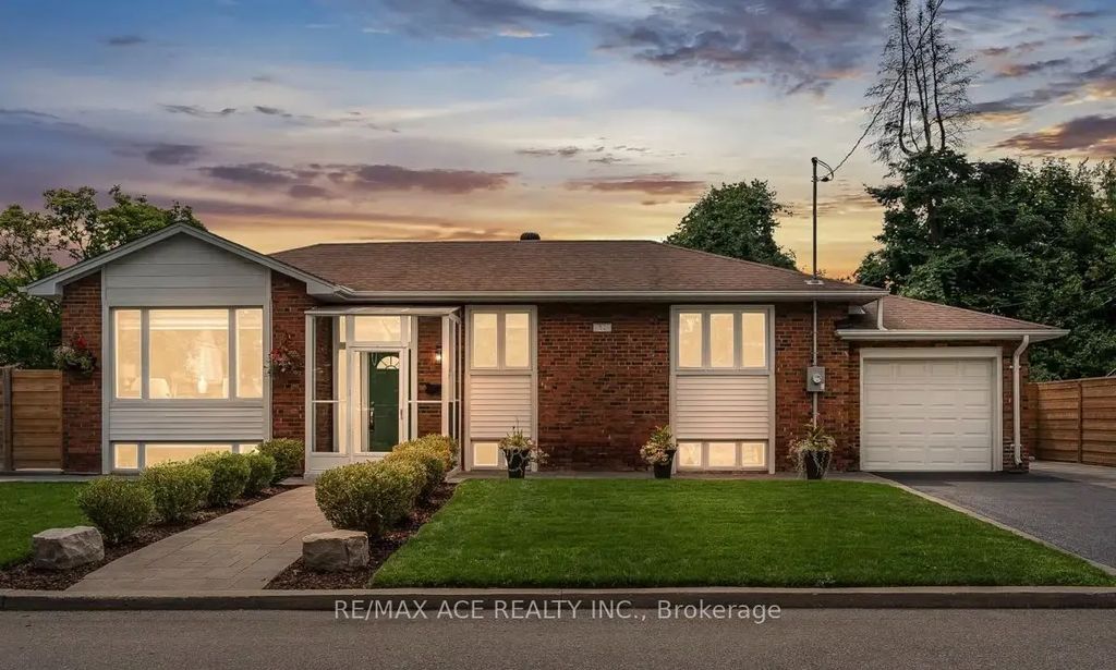 52 Ivorwood Crescent Main, Toronto E04