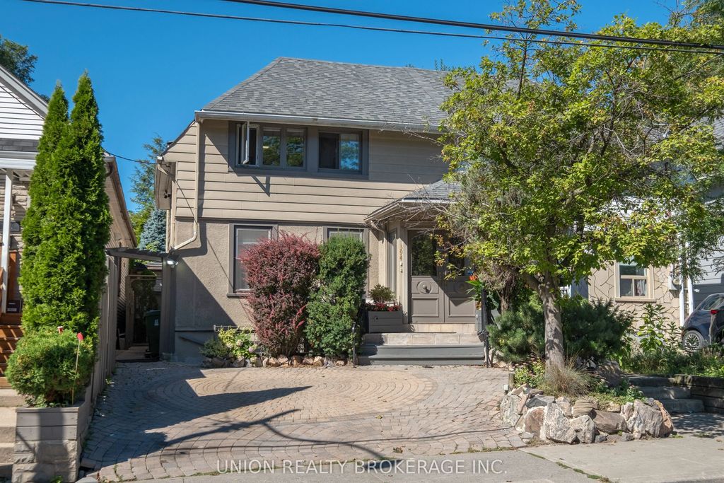 394 Coxwell Avenue, Toronto E01