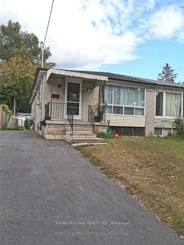 95 Santamonica Boulevard, Toronto E04