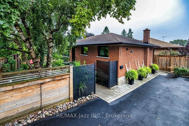 1085 Willowdale Avenue, Oshawa