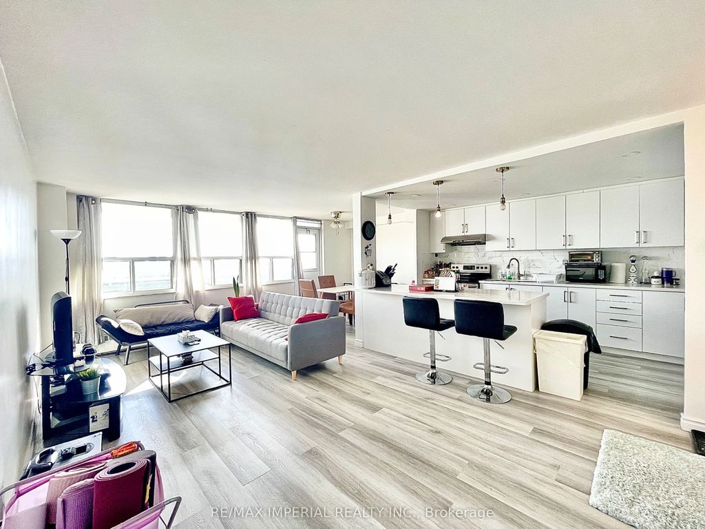 270 Palmdale Drive 1807, Toronto E05