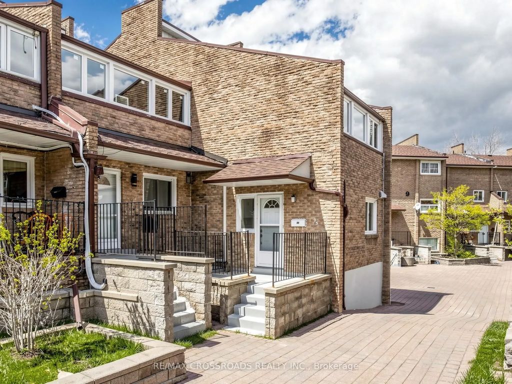 50 Scarborough Golf Club Road 95, Toronto E08