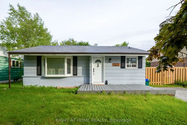 1327 Commerce Street, Pickering