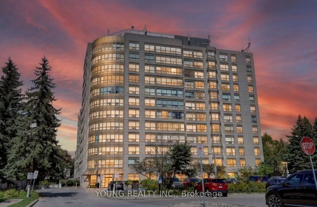 712 Rossland Road E 203, Whitby