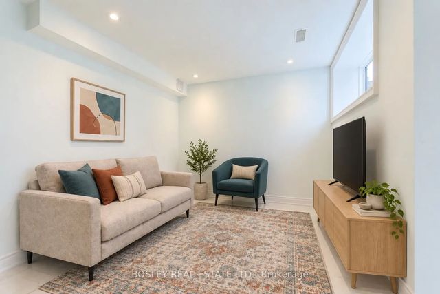 9 Queen Victoria Street Lower, Toronto E01