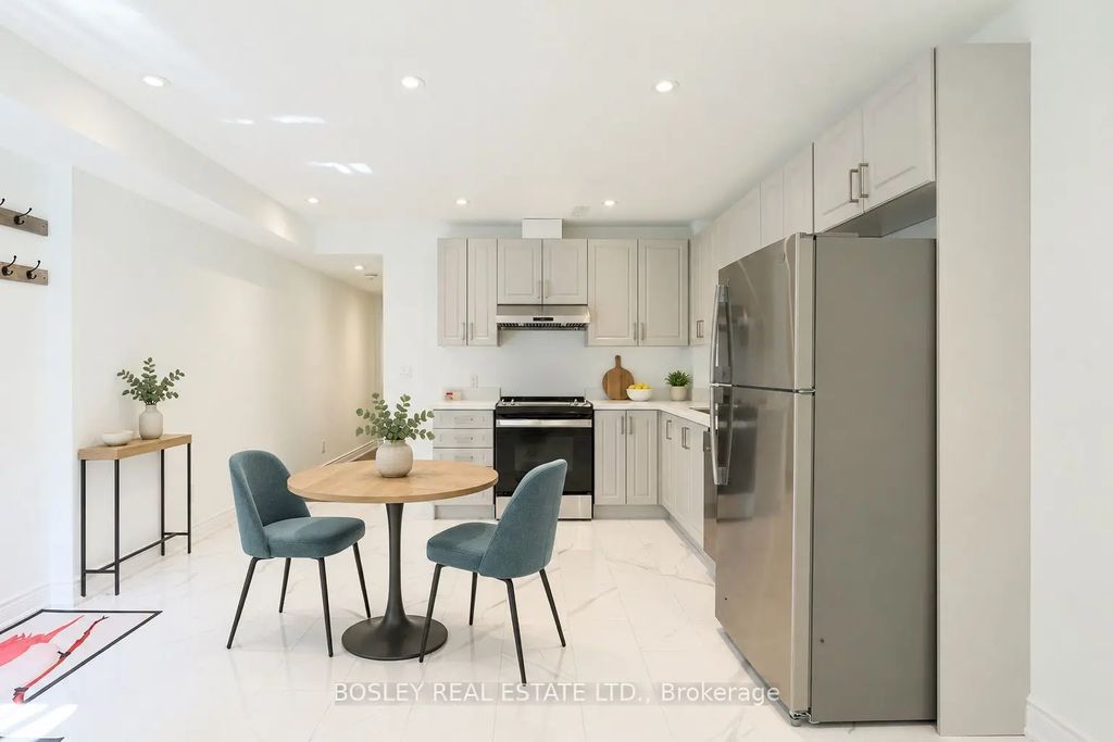 9 Queen Victoria Street Lower, Toronto E01