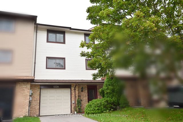 1338 Brands Court, Pickering