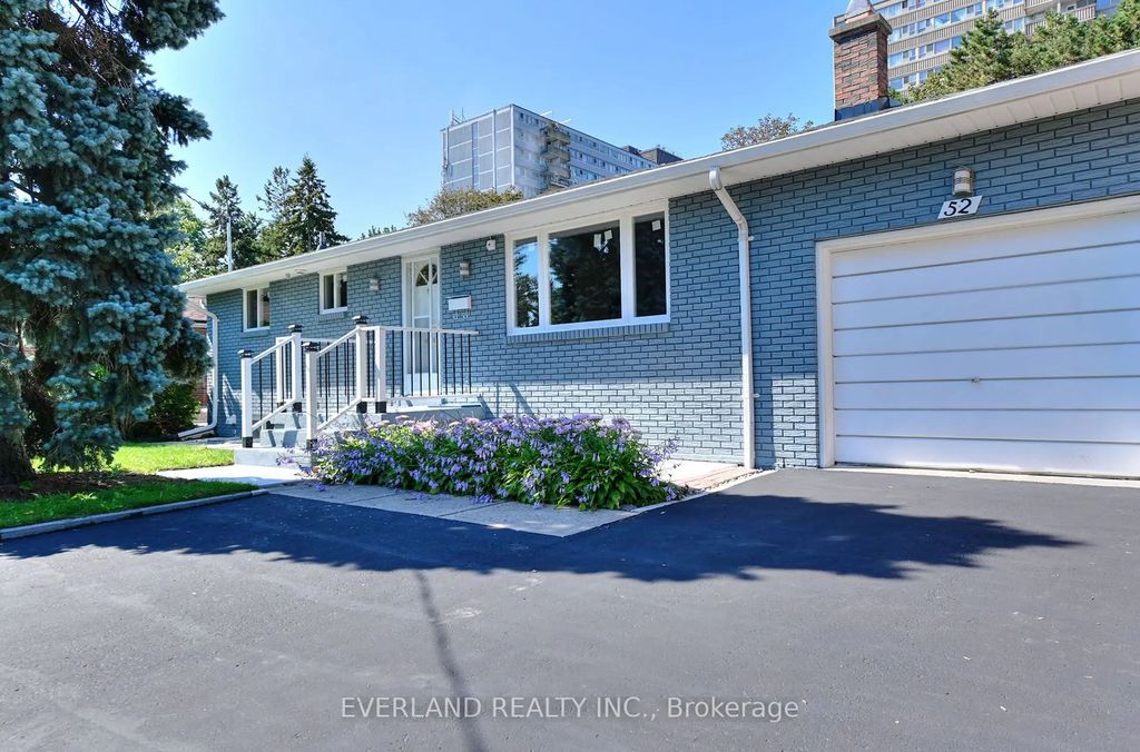 52 Fairglen Avenue, Toronto E05