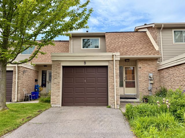 8 Chamberlain Court, Ajax