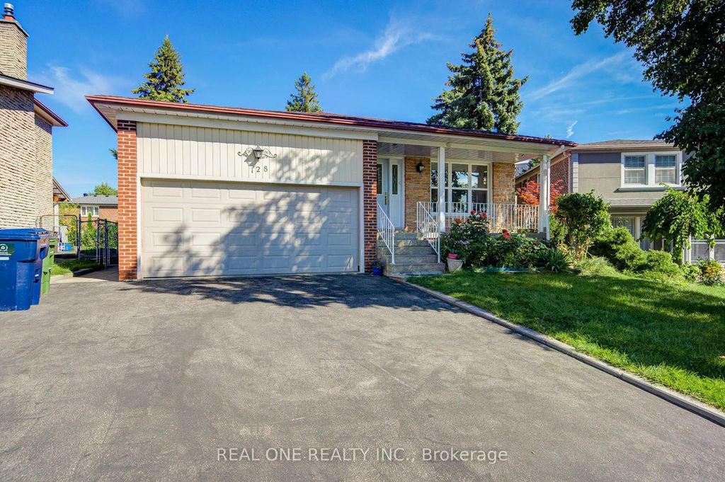 128 Briarscross Boulevard, Toronto E07