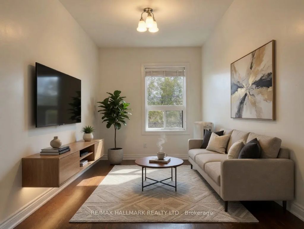 2038 Danforth Avenue 2, Toronto E03