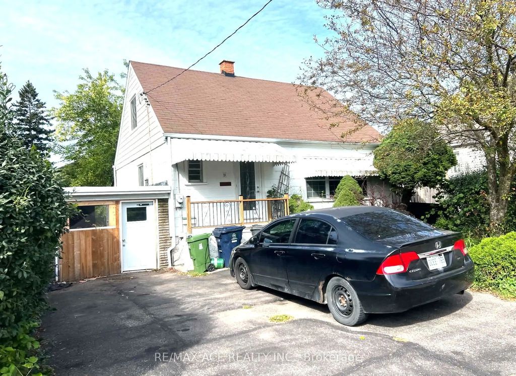 4 Jeanette Street Main, Toronto E08